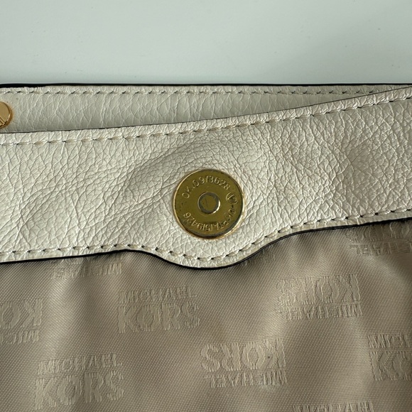 Michael Kors Fulton Shoulder Flap Purse Shoulder Bag with Gold Chain - Picture 9 of 15